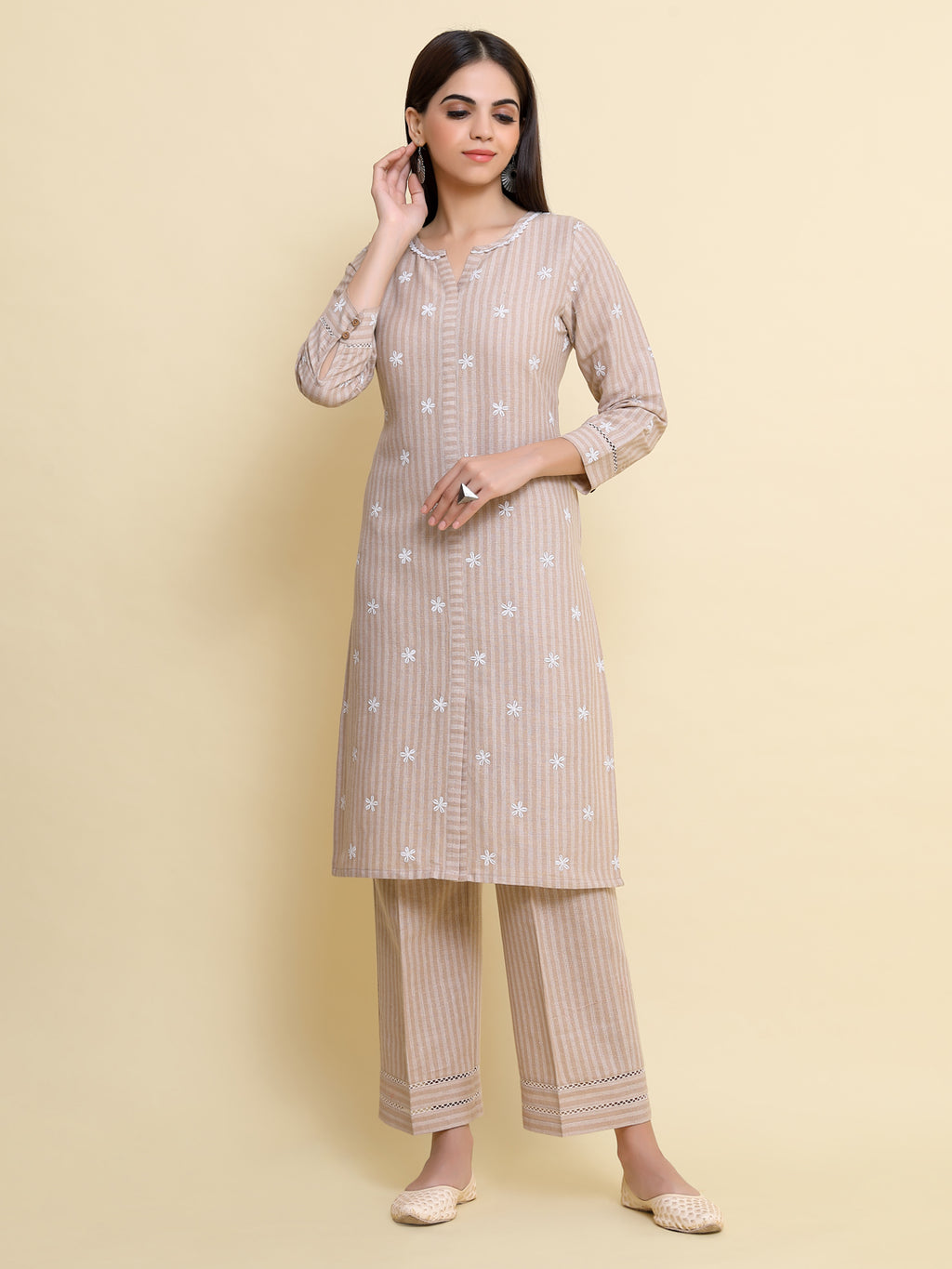 holi outfit ideas 2023 wear short kurti like mira rajput kareena kapoor -  Holi पर रेडी होने के लिए बिल्कुल परफेक्ट है करीना कपूर-मीरा राजपूत के ये  शार्ट कुर्ती डिजाइन, फैशन ...